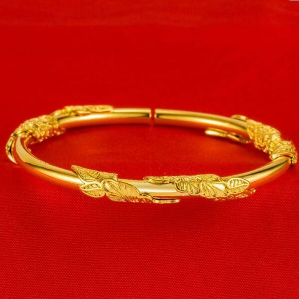 Women's carved bracelet